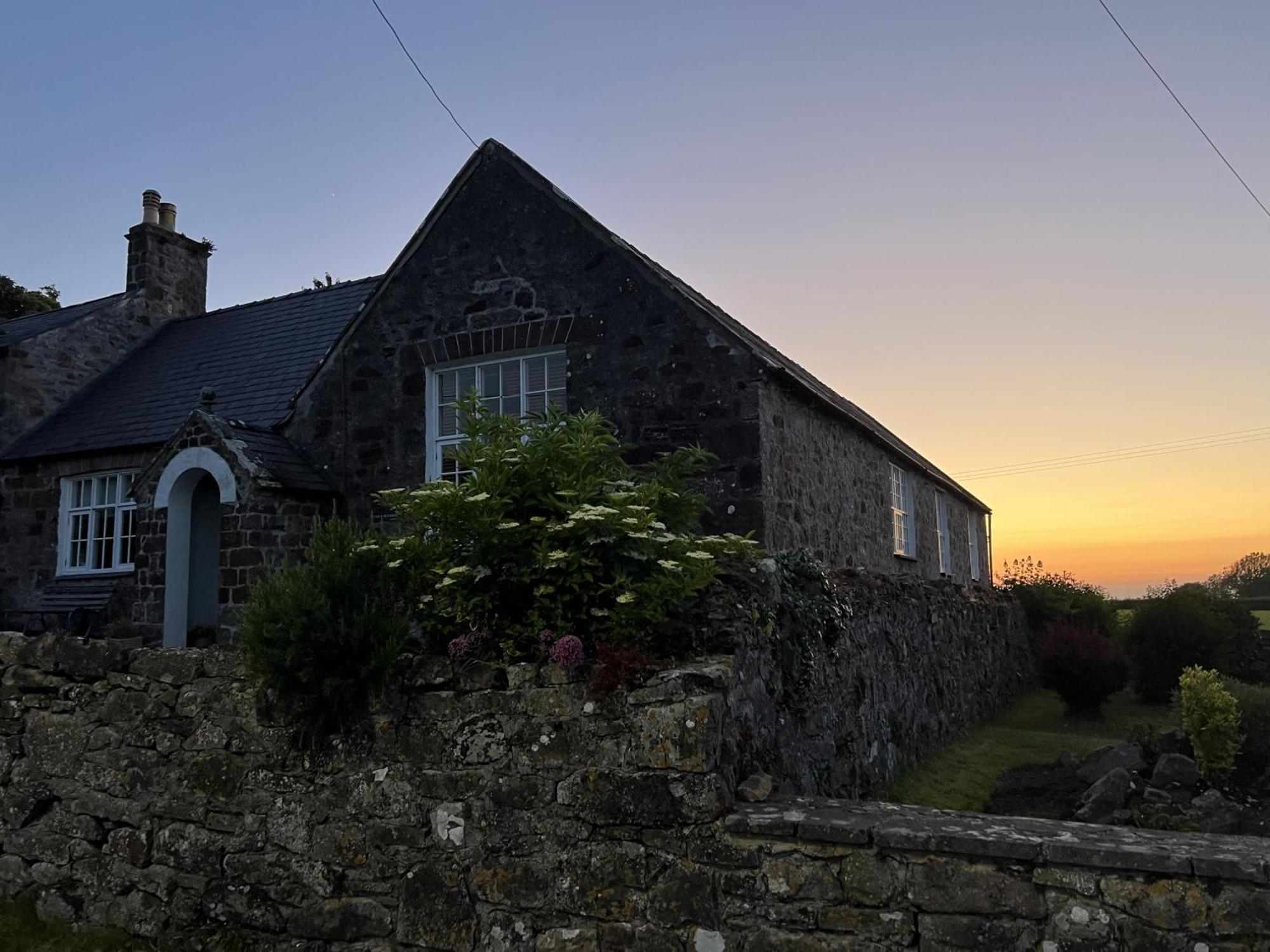 Nyth Y Wennol Villa Brynsiencyn Exterior photo